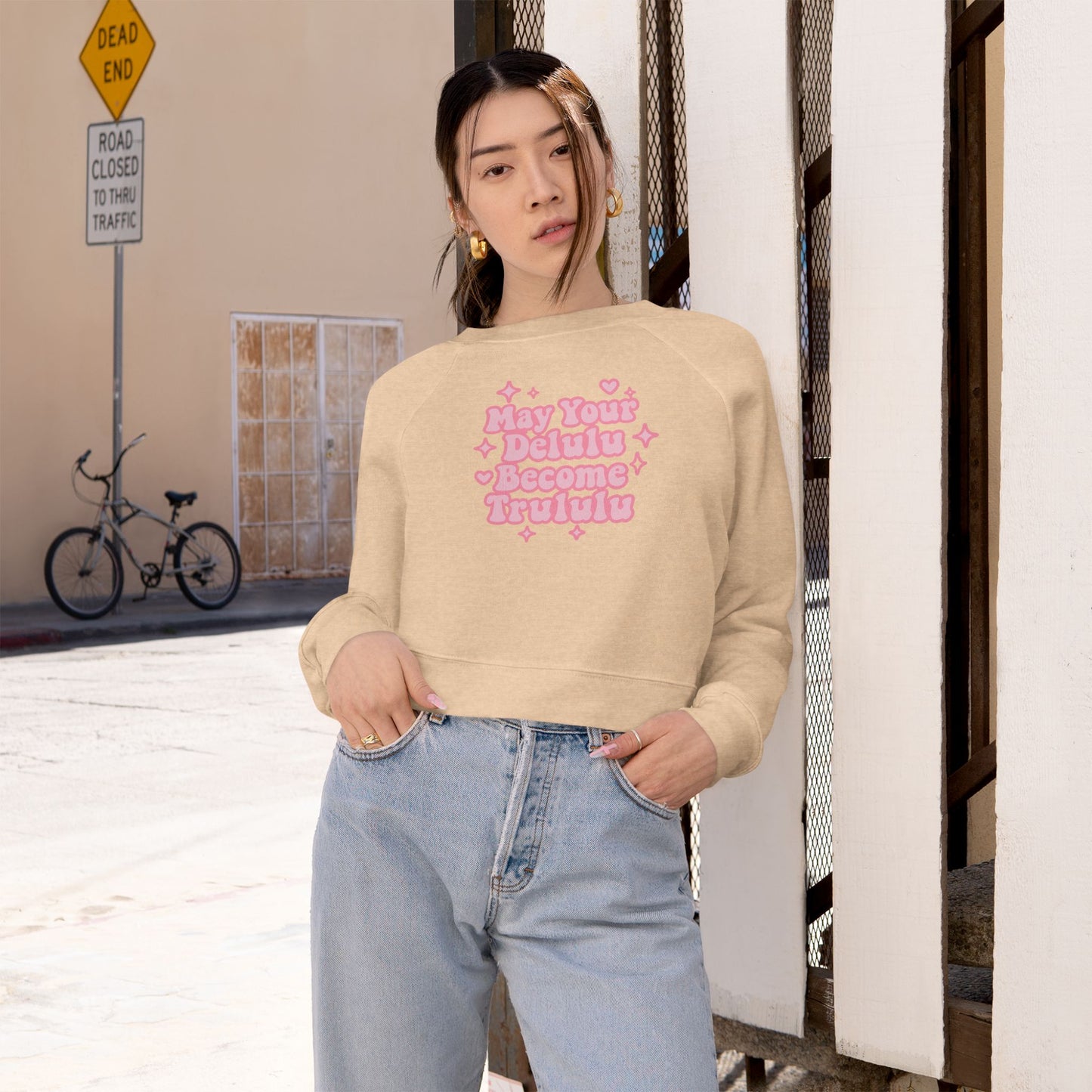 Cropped Fleece Pullover 'Delulu Become Trululu'